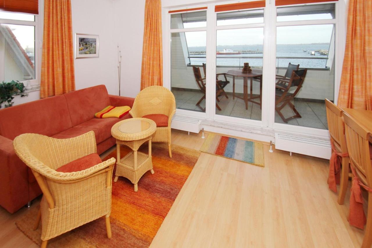 Hafennahe Ferienwohnung Mit Balkon Und Meerblick - Hafenhaeuser Wiek Wohnung 13 Wiek auf Rügen Exterior foto