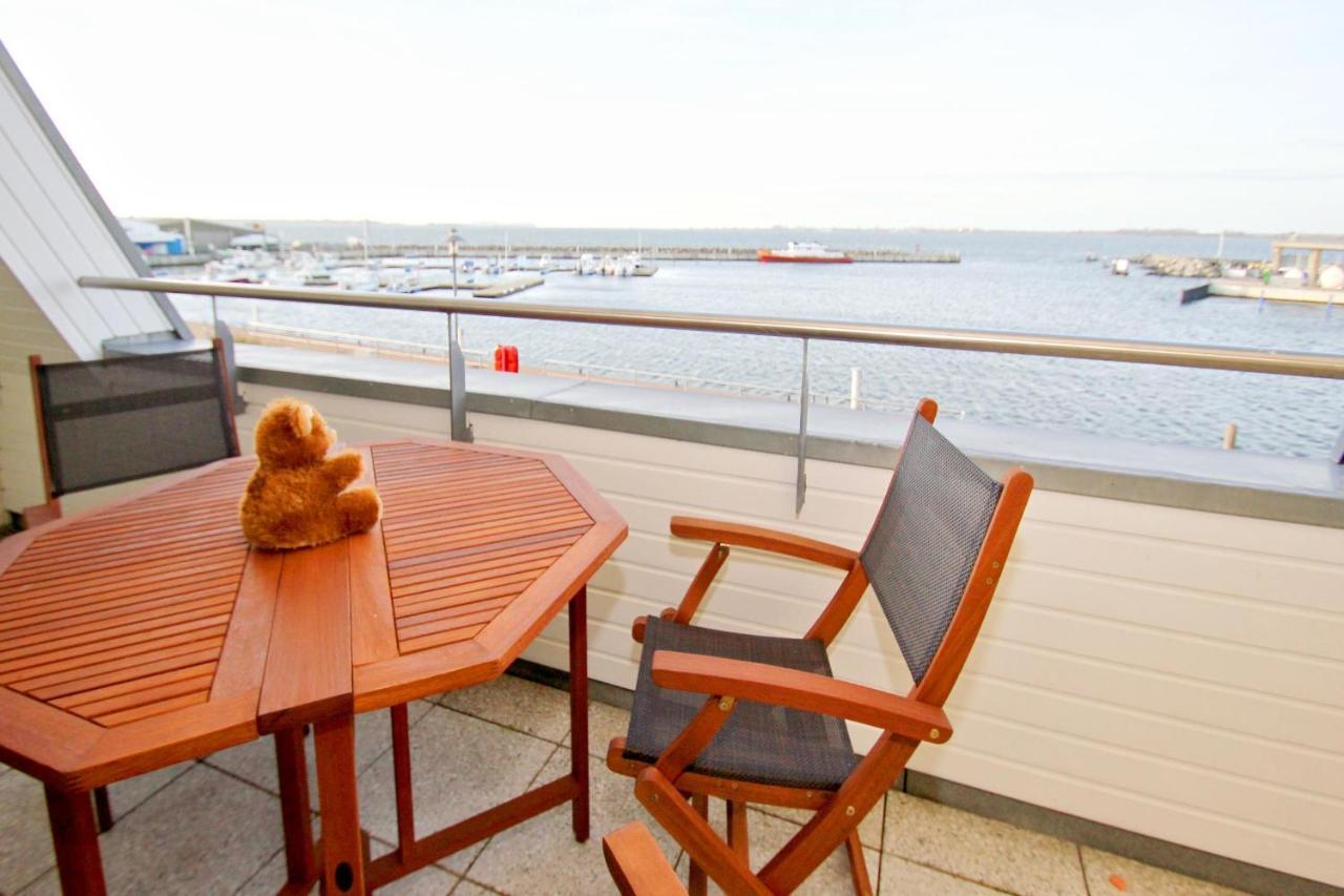 Hafennahe Ferienwohnung Mit Balkon Und Meerblick - Hafenhaeuser Wiek Wohnung 13 Wiek auf Rügen Exterior foto