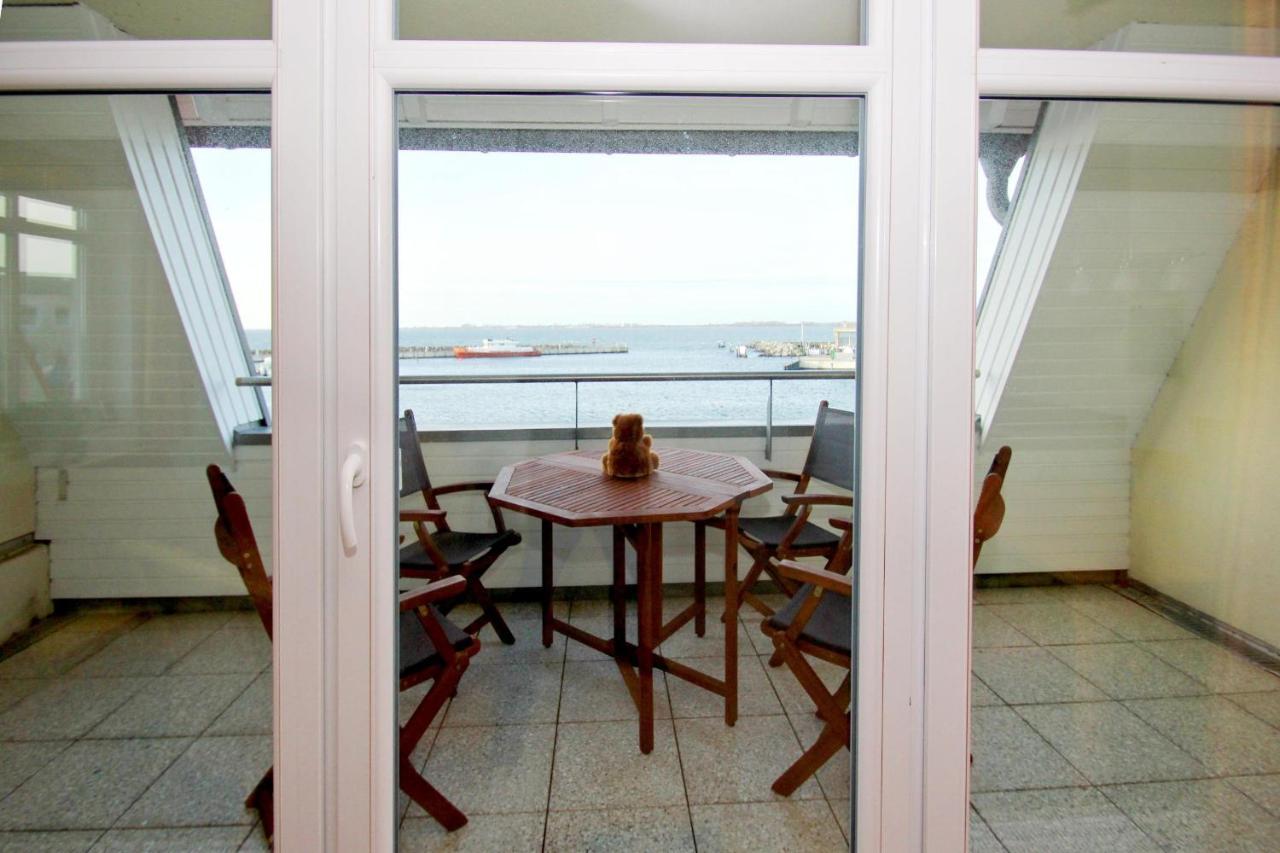 Hafennahe Ferienwohnung Mit Balkon Und Meerblick - Hafenhaeuser Wiek Wohnung 13 Wiek auf Rügen Exterior foto