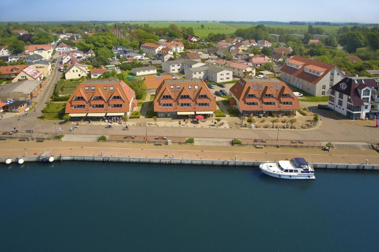 Hafennahe Ferienwohnung Mit Balkon Und Meerblick - Hafenhaeuser Wiek Wohnung 13 Wiek auf Rügen Exterior foto